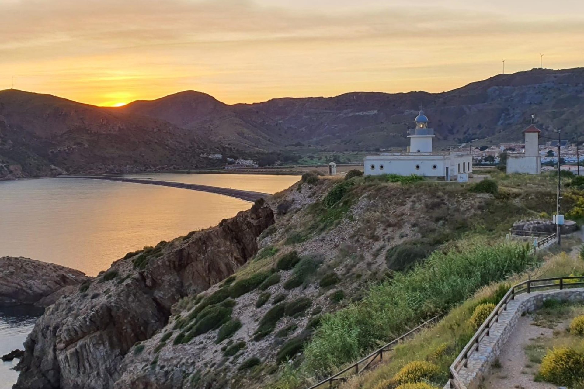 Neue Gebäude - Town House - La Union - centro