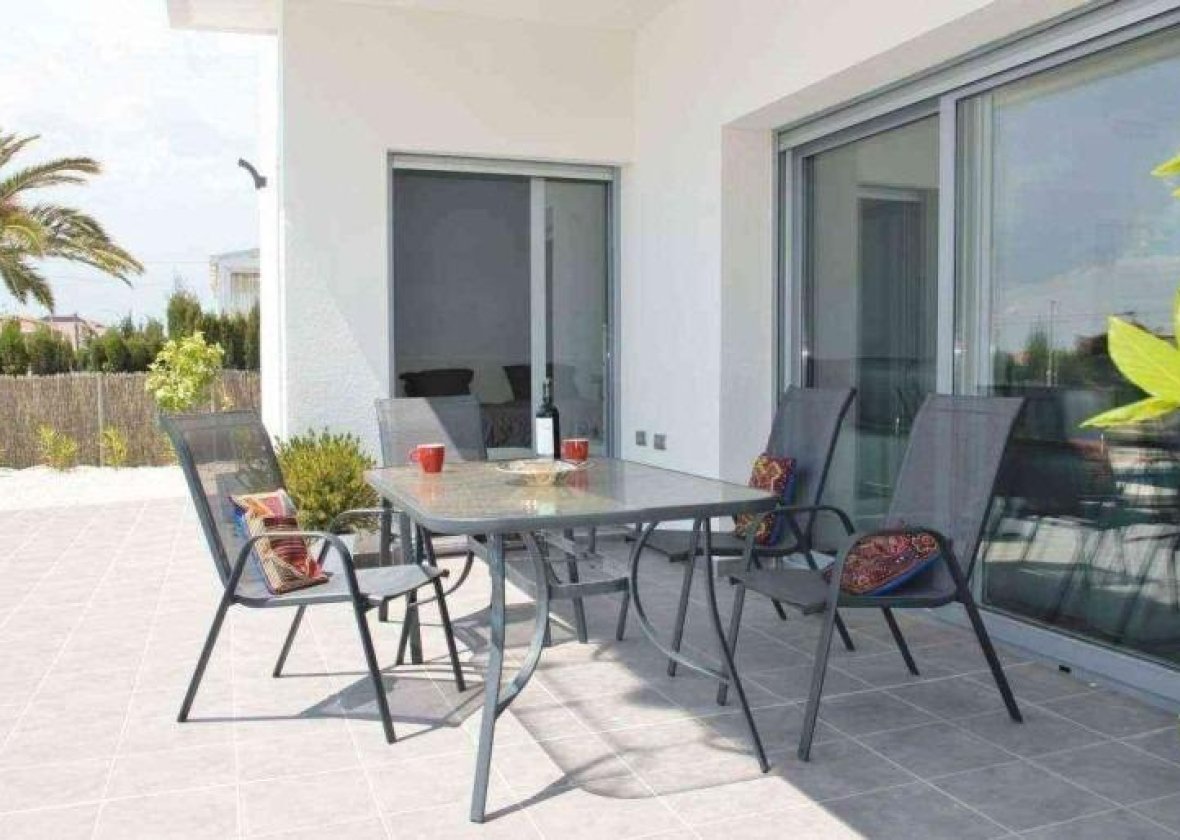 Neue Gebäude - Villa - Rafal - polideportivo