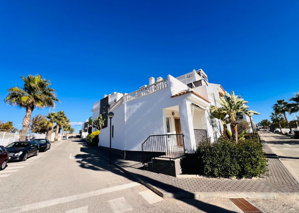 Resale - Bungalow - Torrevieja - Nueva Torrevieja - Aguas Nuevas