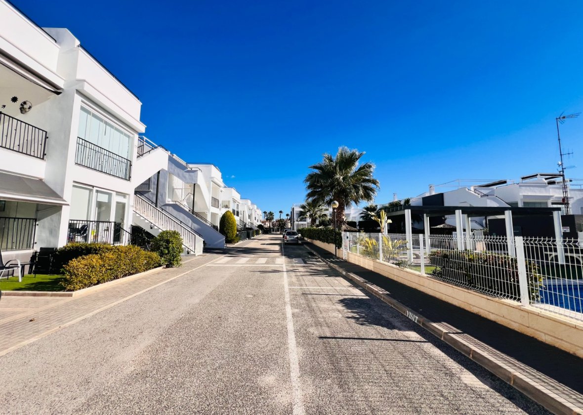 Resale - Bungalow - Torrevieja - Nueva Torrevieja - Aguas Nuevas