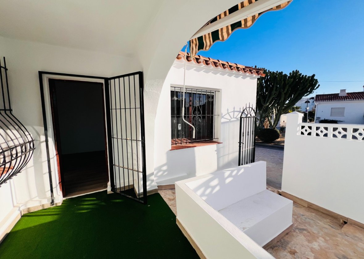 Resale - Chalet - Torrevieja - Playa de los Locos