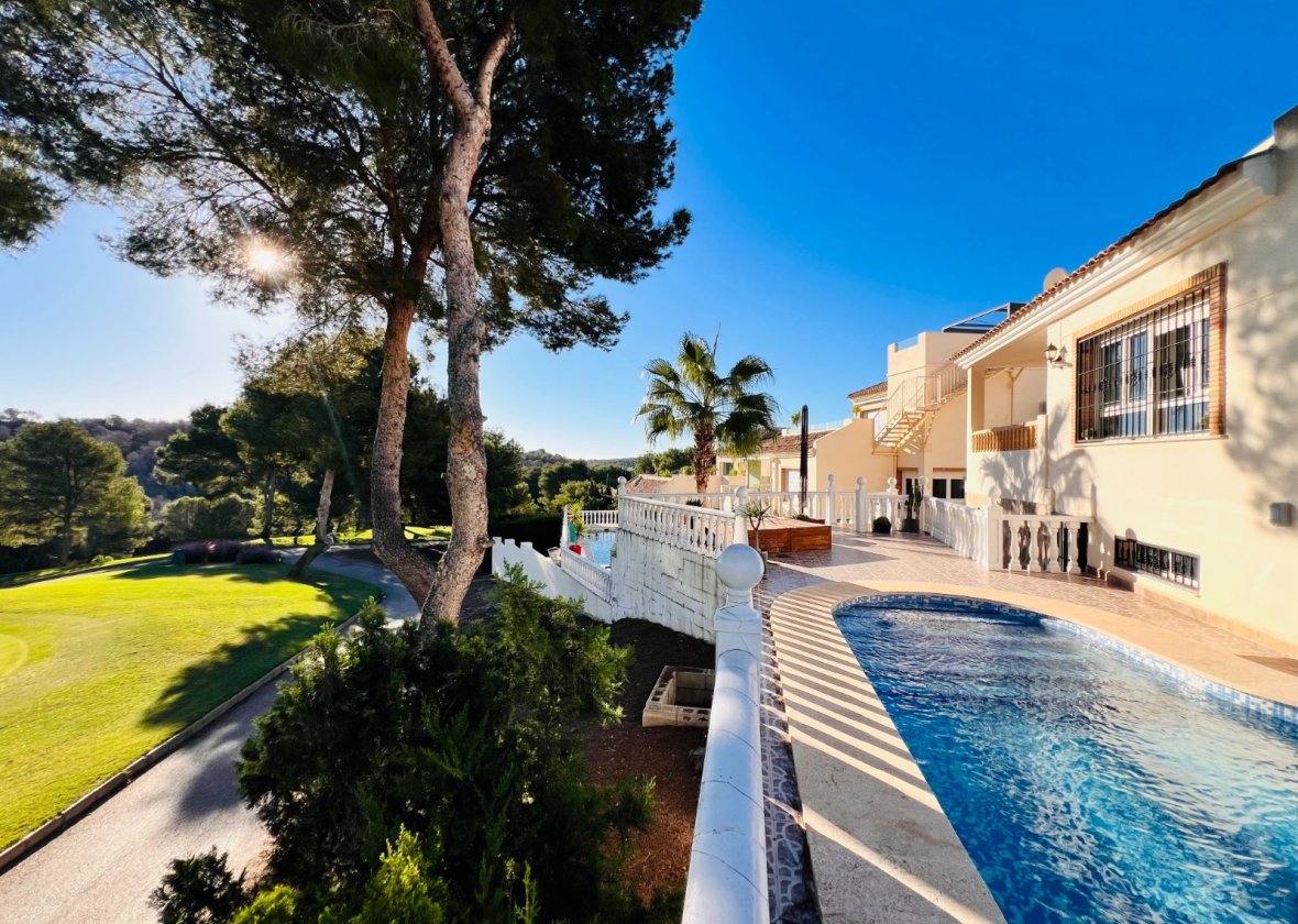 Resale - Villa - Orihuela Costa - Villamartín