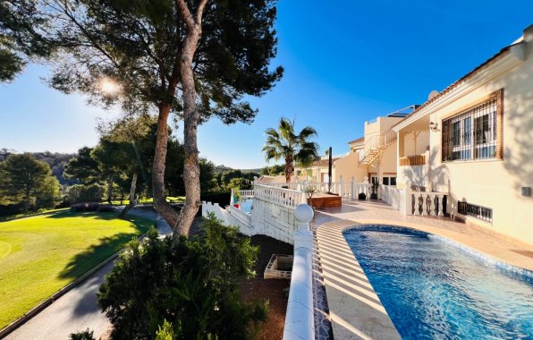 Villa - Wiederverkauf - Orihuela Costa - Villamartín