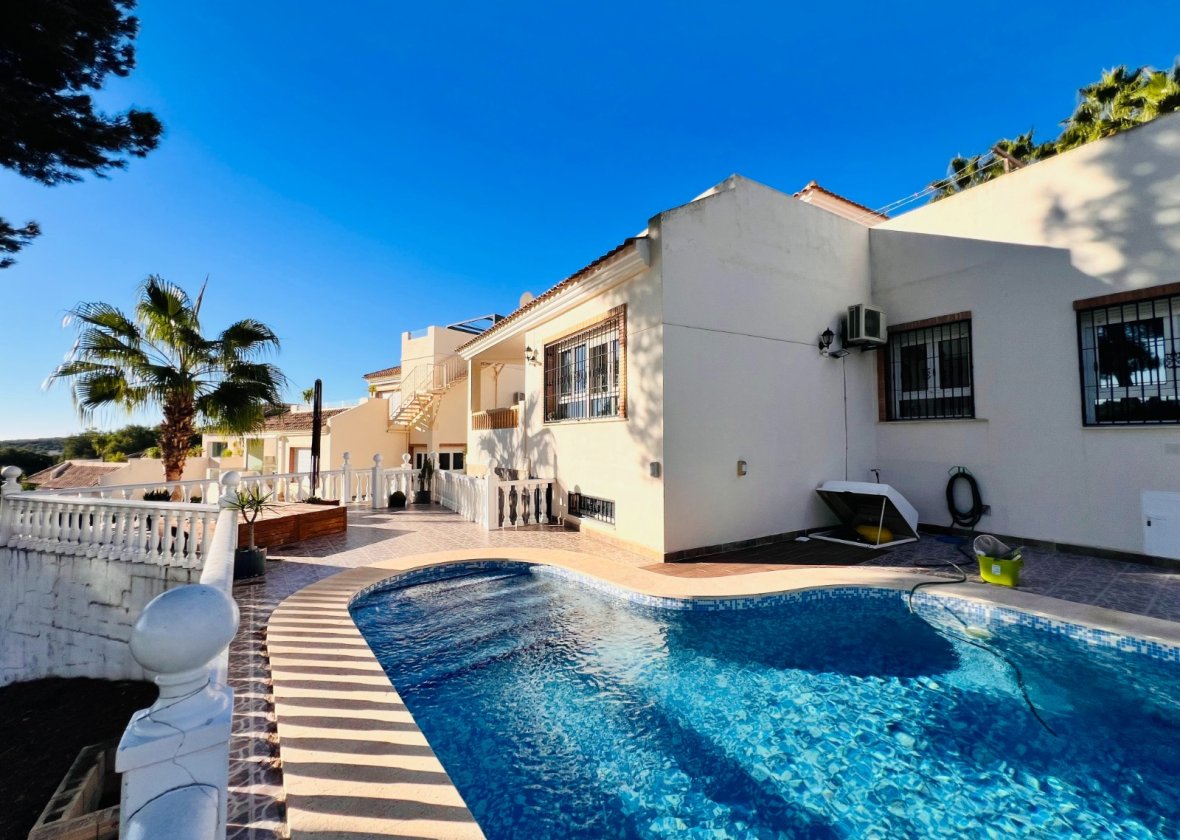 Wiederverkauf - Villa - Orihuela Costa - Villamartín