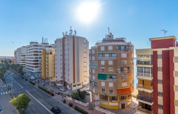 Resale - Apartment / flat - Torrevieja - Playa del Acequión