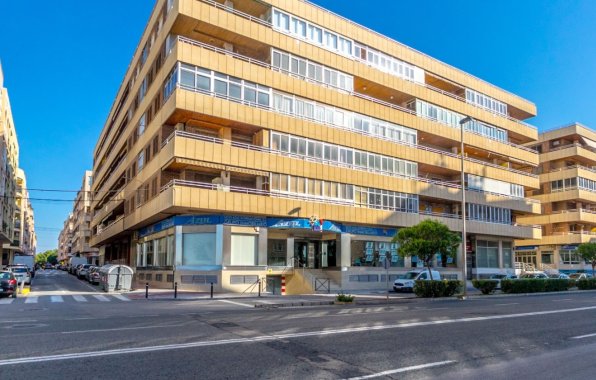 Resale - Apartment / flat - Torrevieja - Playa del Acequión