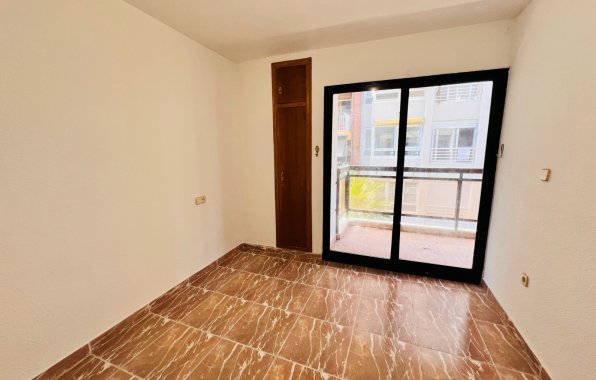 Resale - Apartment / flat - Torrevieja - Centro