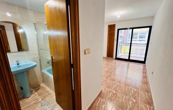 Resale - Apartment / flat - Torrevieja - Centro