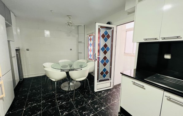 Resale - Apartment / flat - Torrevieja - Centro