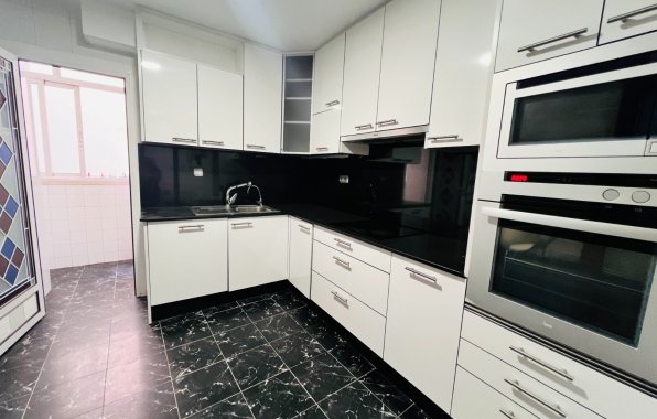 Resale - Apartment / flat - Torrevieja - Centro