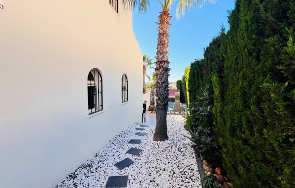 Resale - Villa - Orihuela Costa - Villamartín