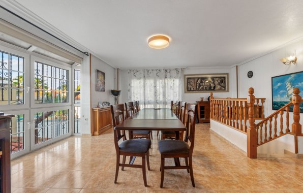 Resale - Chalet - Torrevieja - Los Balcones