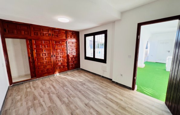 Resale - Chalet - Torrevieja - Playa de los Locos