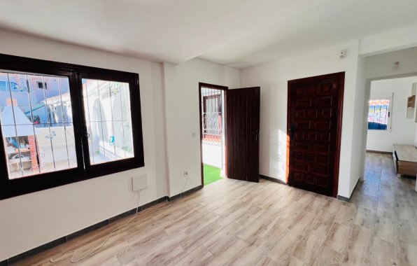 Resale - Chalet - Torrevieja - Playa de los Locos