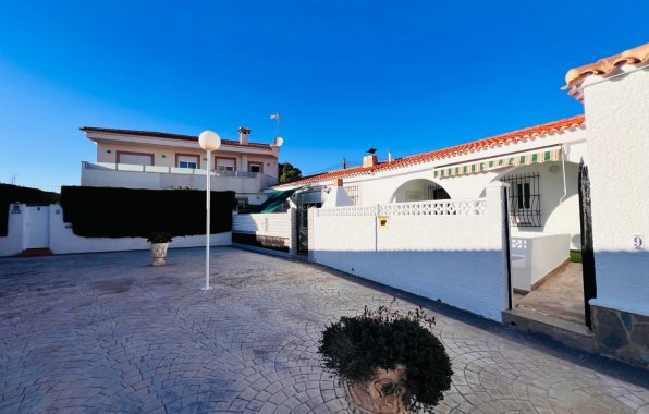 Resale - Chalet - Torrevieja - Playa de los Locos