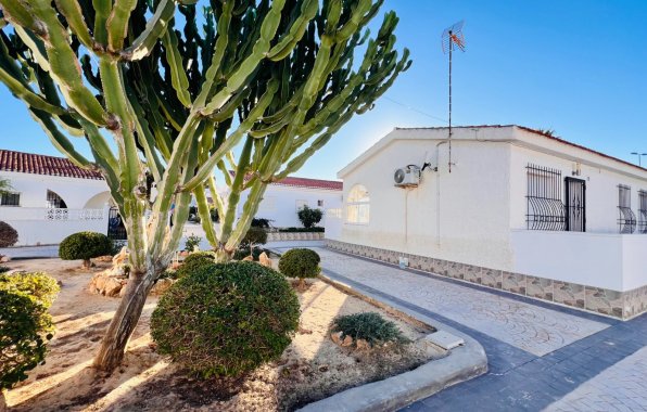 Resale - Chalet - Torrevieja - Playa de los Locos