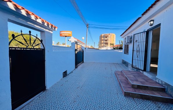 Resale - Chalet - Torrevieja - Playa de los Locos