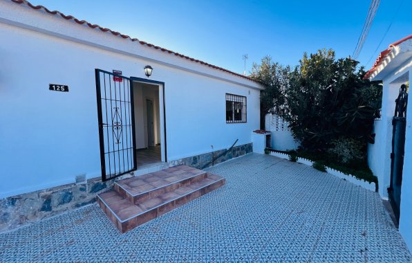 Resale - Chalet - Torrevieja - Playa de los Locos
